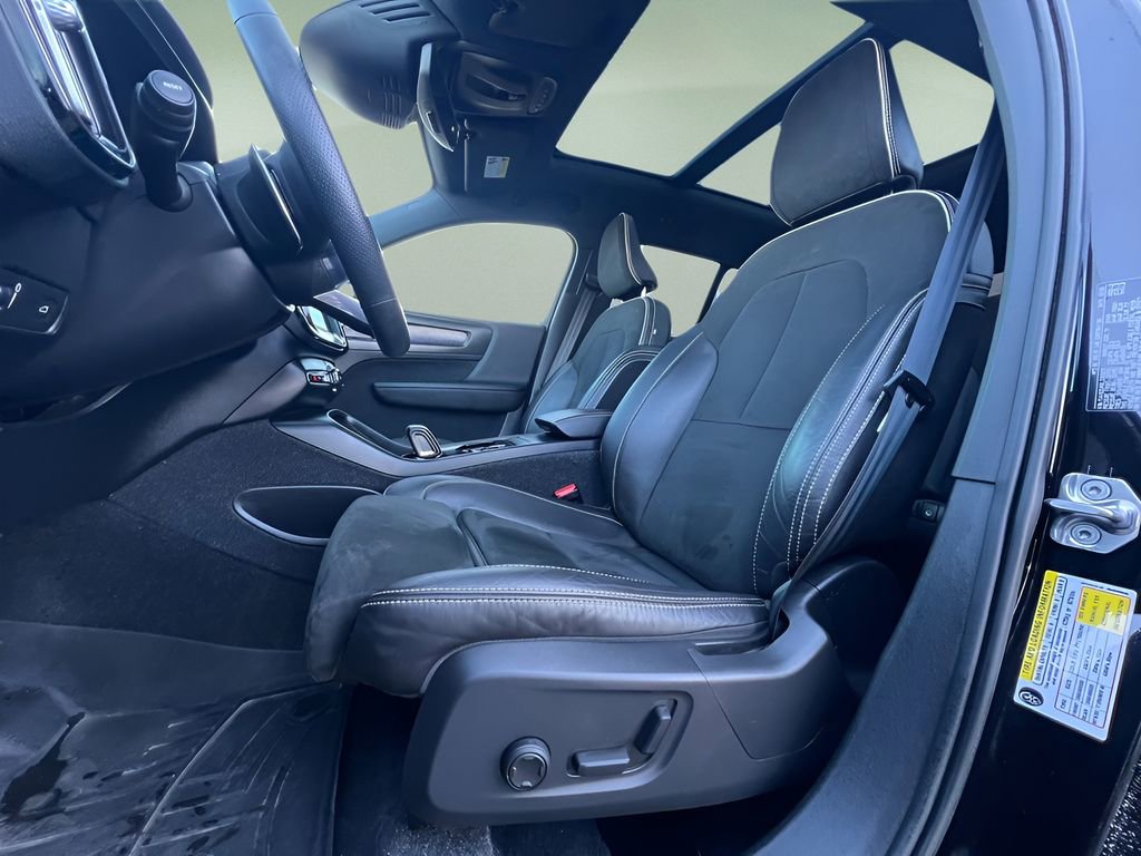 Used 2020 Volvo XC40 T5 R-Design image 10