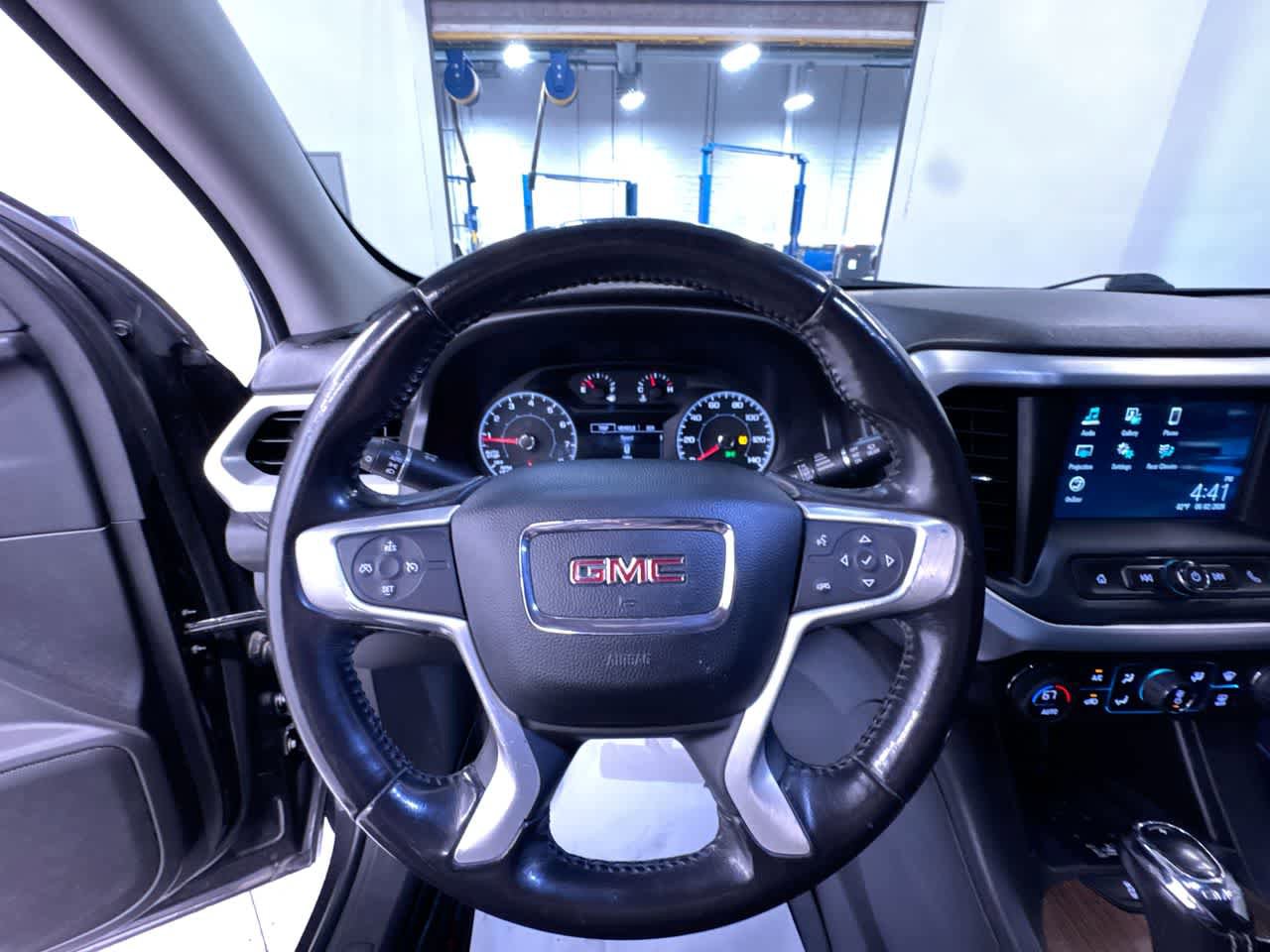 Used 2018 GMC Acadia SLE FWD image 15