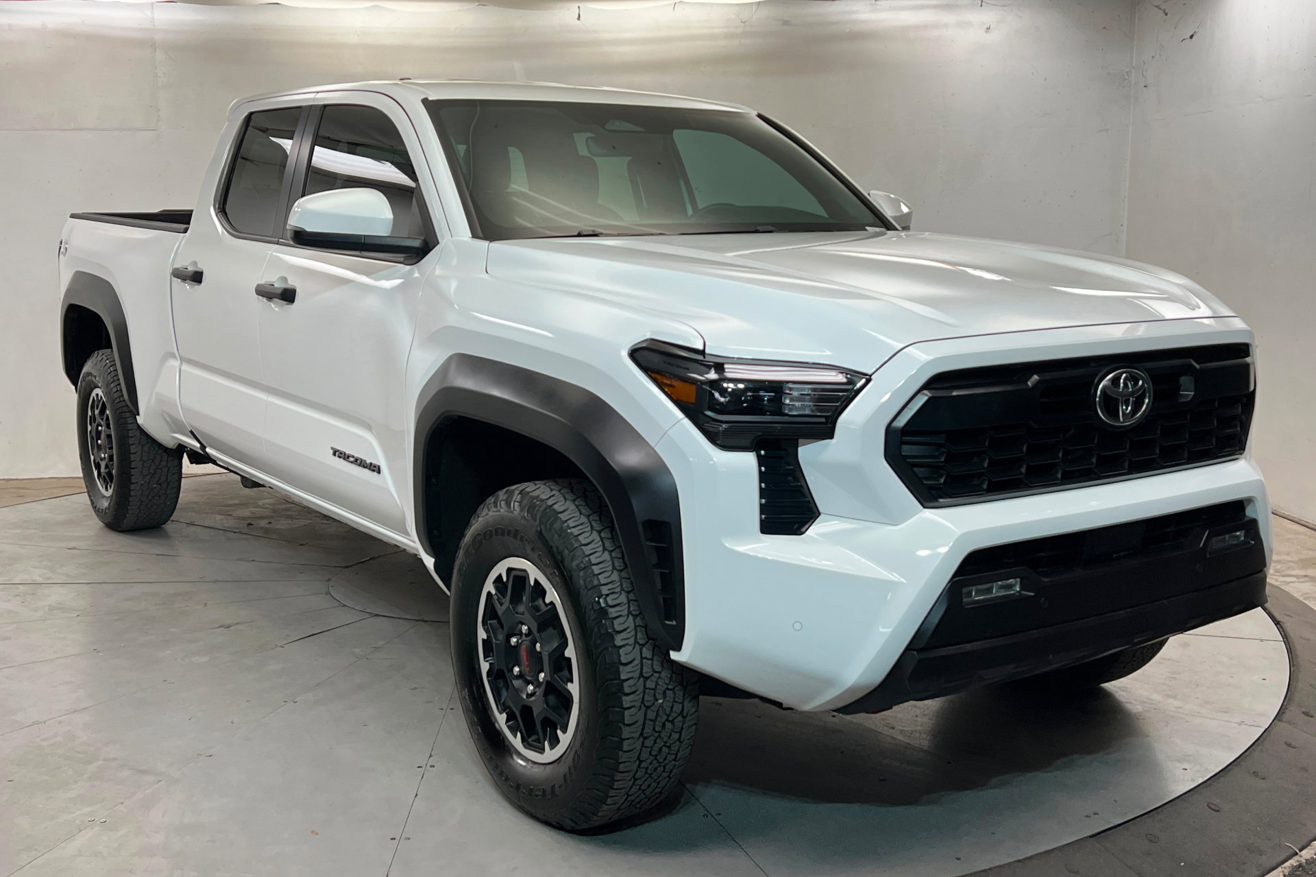 Used 2025 Toyota Tacoma TRD Off-Road w/ TRD Off Road Upgrade Package AWD/4WD image 8