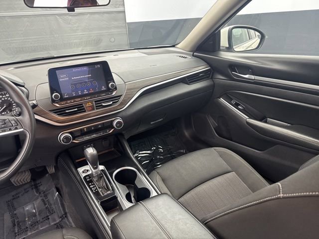 Used 2023 Nissan Altima 2.5 SV image 14