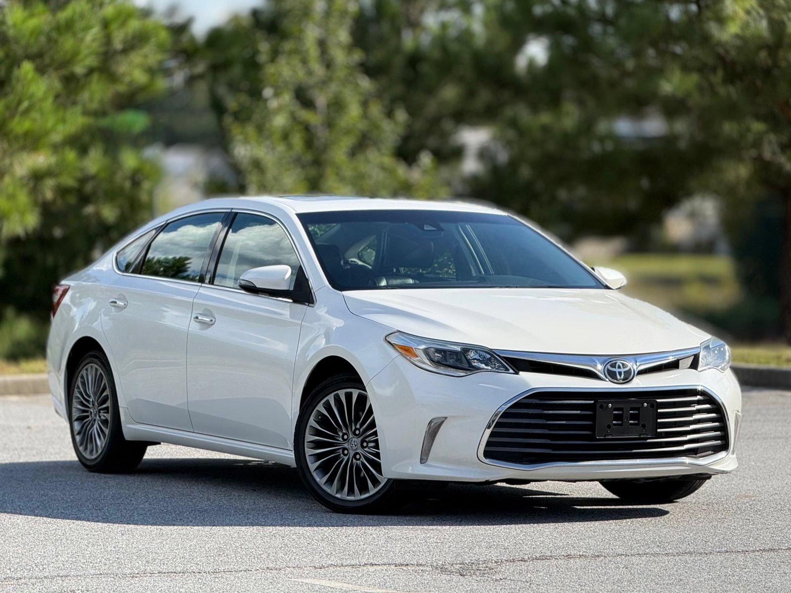 Used 2016 Toyota Avalon Limited w/ Toyota Safety Sense Package FWD image 13