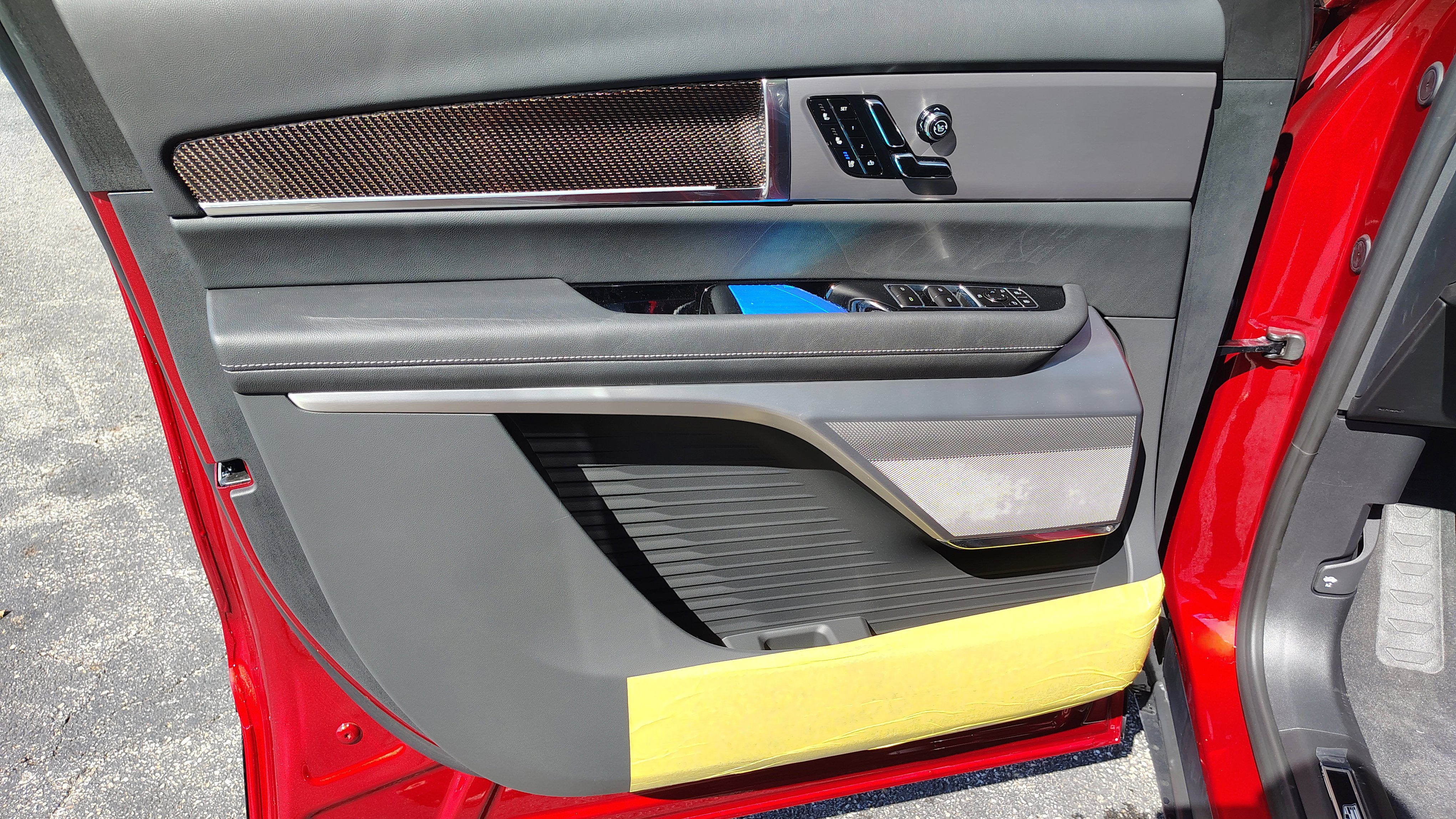 New 2026 Cadillac Vistiq Sport w/ LPO, Floor Liner Package image 9