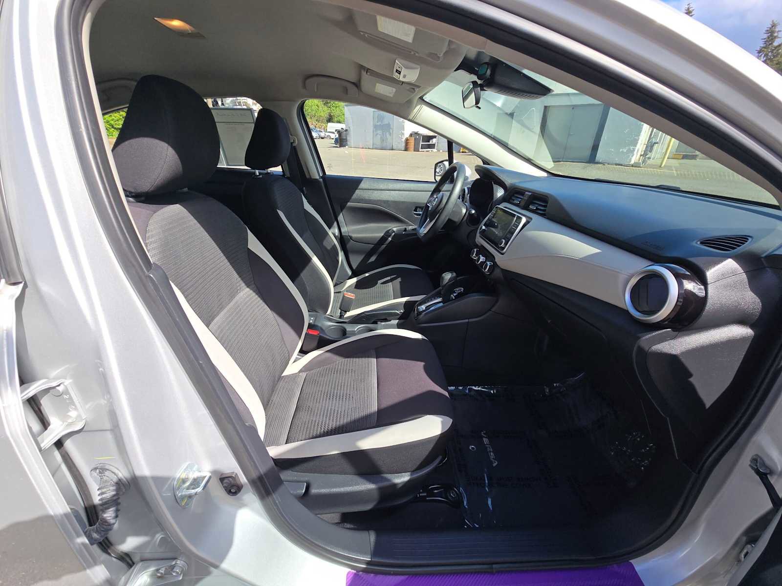 Used 2022 Nissan Versa SV w/ Trunk Package FWD image 11