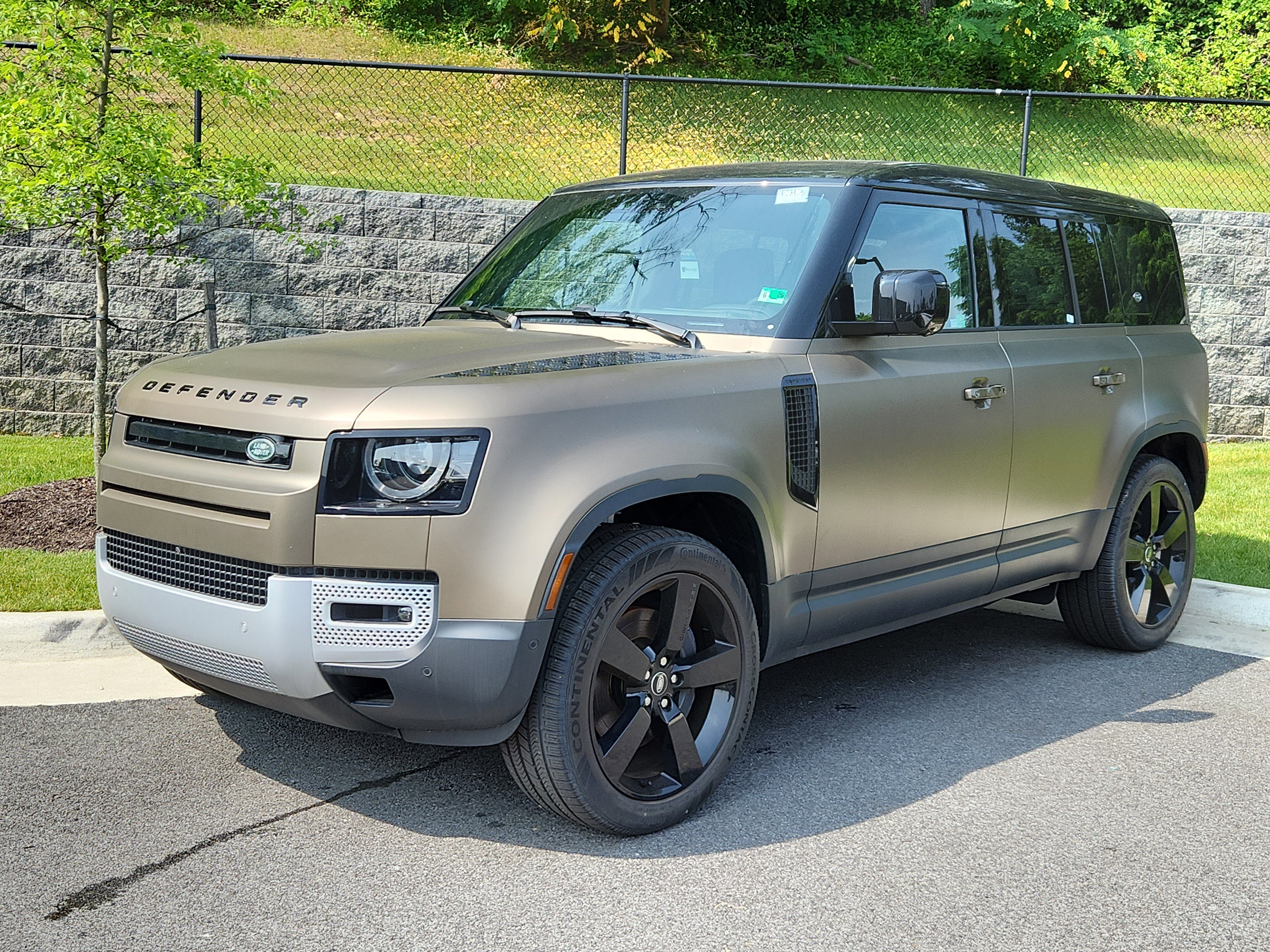 New 2024 Land Rover Defender 110 SE