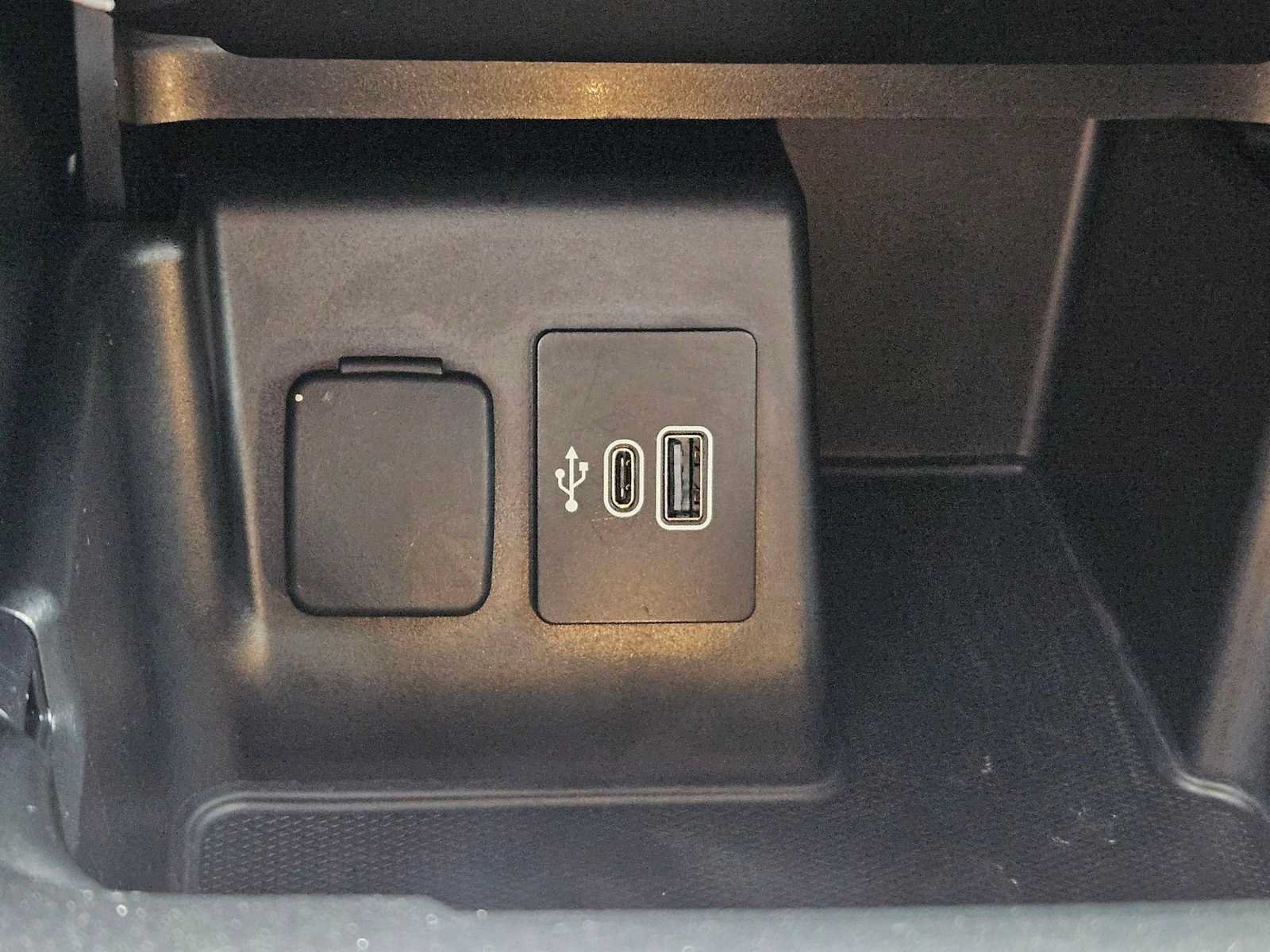 Used 2025 Ford Explorer ST-Line RWD image 23