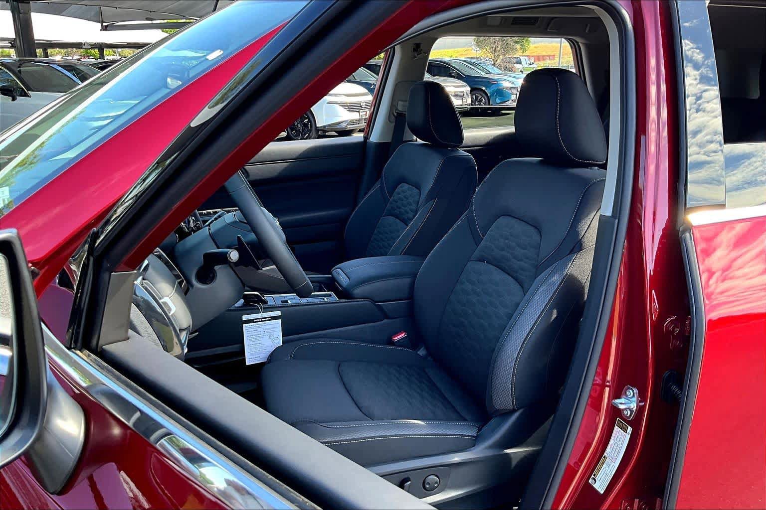New 2026 Nissan Pathfinder SV image 9