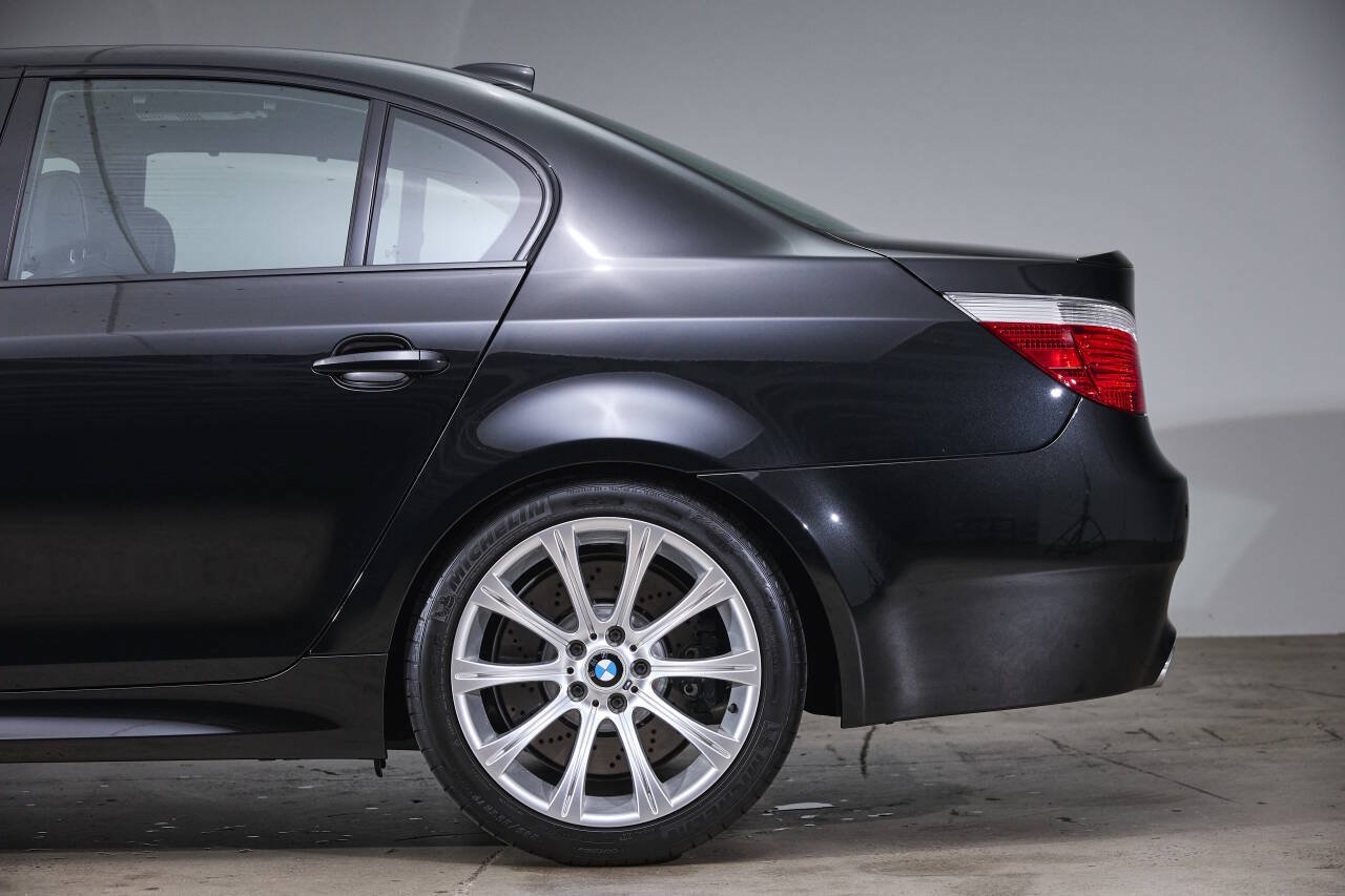 Used 2006 BMW M5 RWD image 27