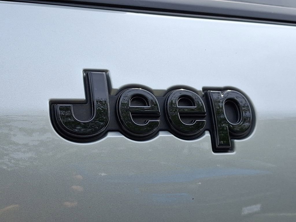 Certified 2024 Jeep Grand Cherokee L Laredo AWD/4WD image 32