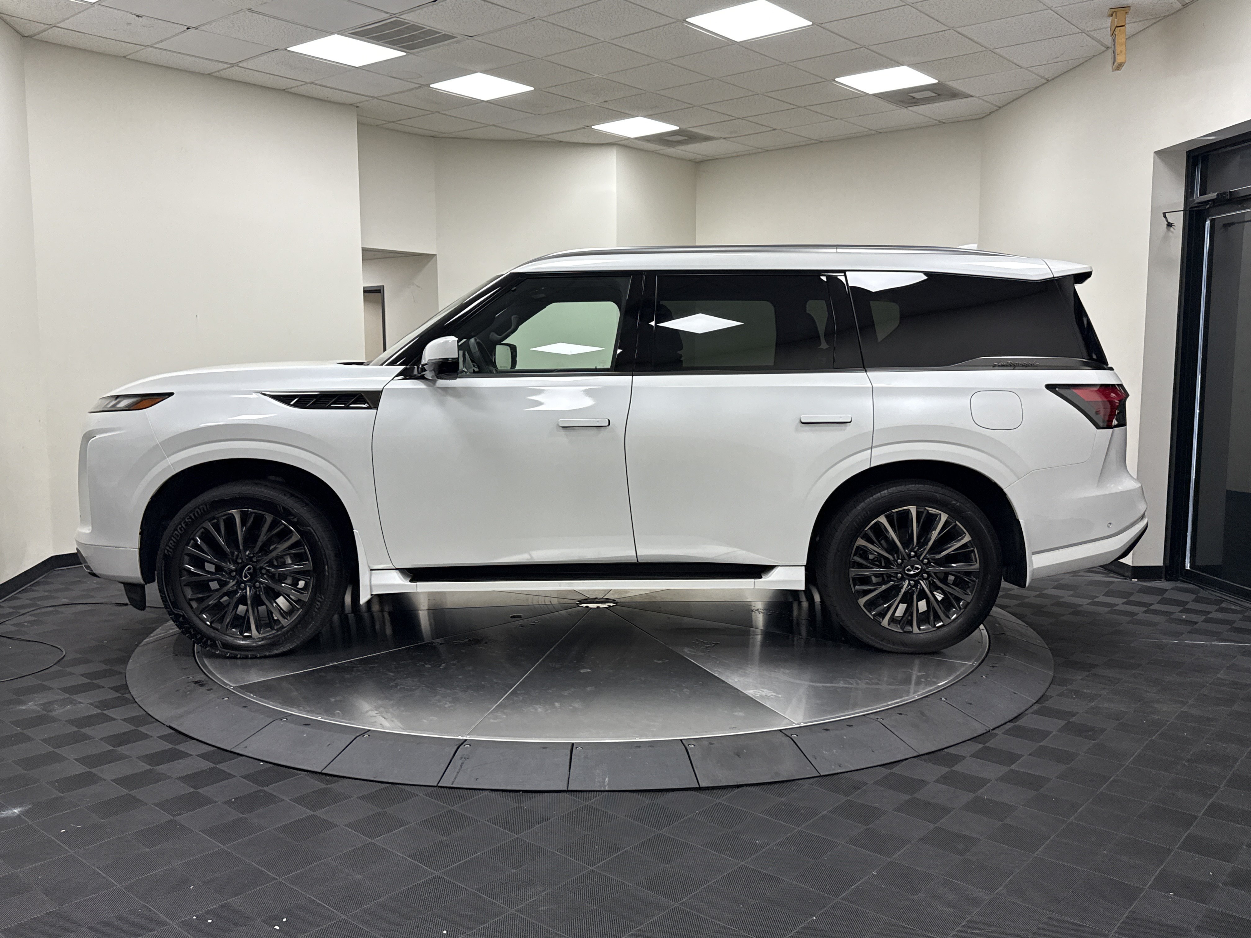 Certified 2026 INFINITI QX80 Autograph w/ Premium Cargo Package AWD/4WD image 5
