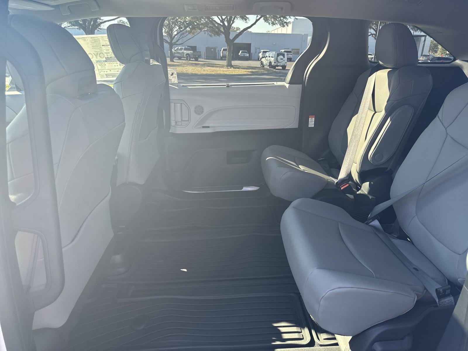 New 2025 Toyota Sienna XLE FWD image 24