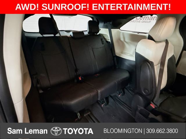 Used 2025 Toyota Sienna Platinum image 30