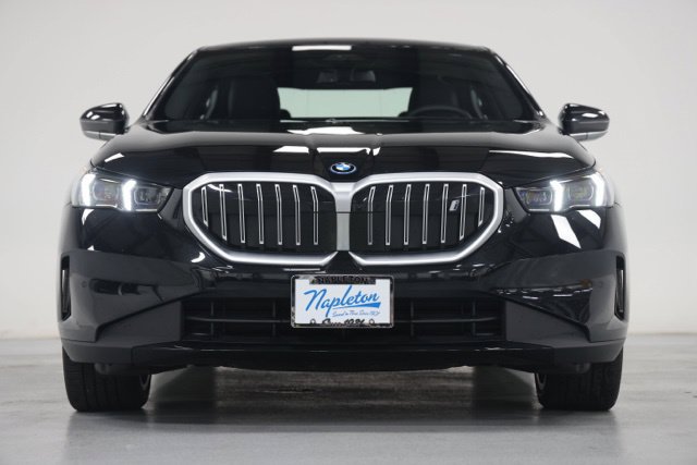 Used 2024 BMW i5 eDrive40i w/ Premium Package RWD image 2