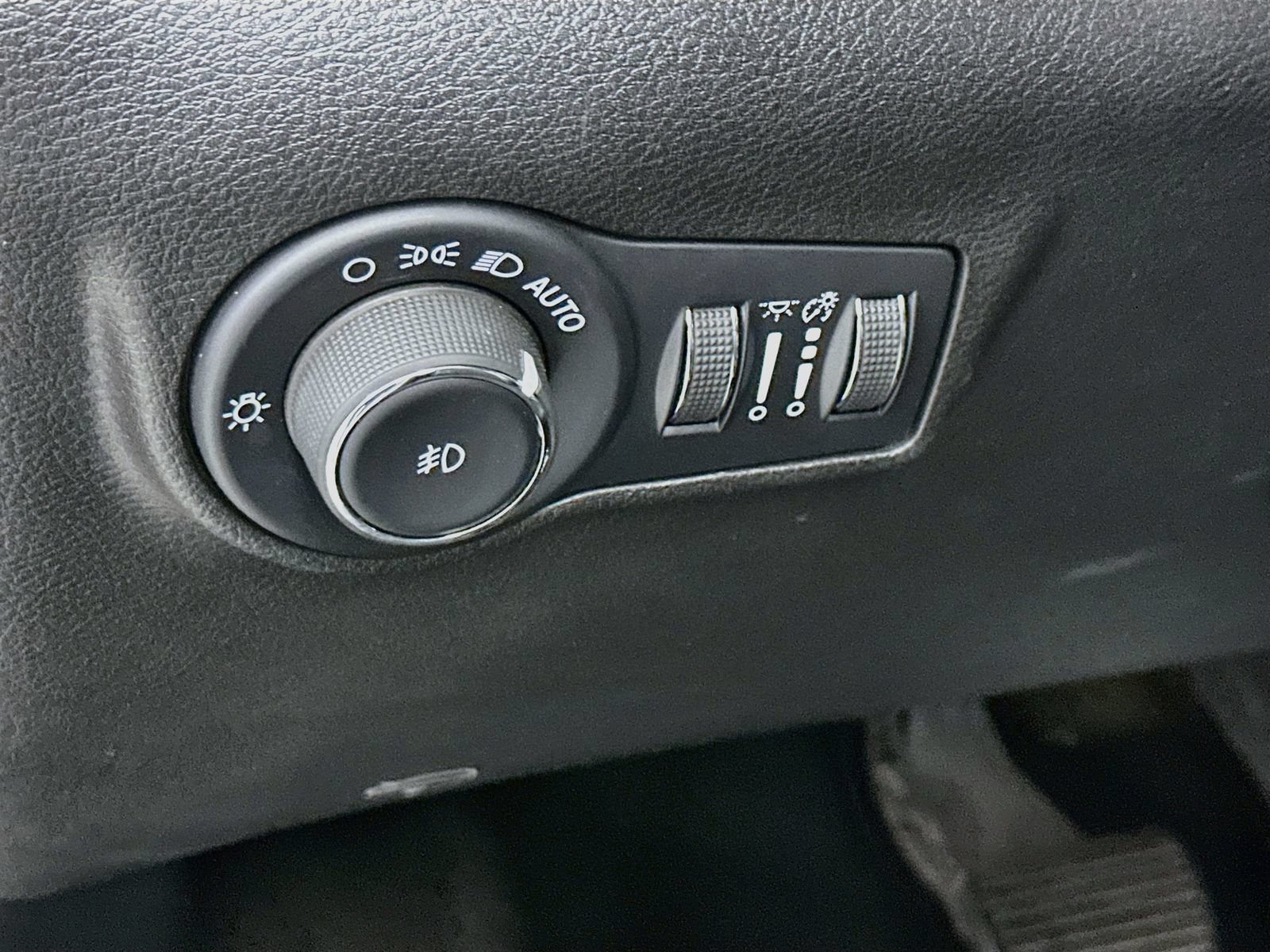 Used 2024 Jeep Compass Latitude AWD/4WD image 11