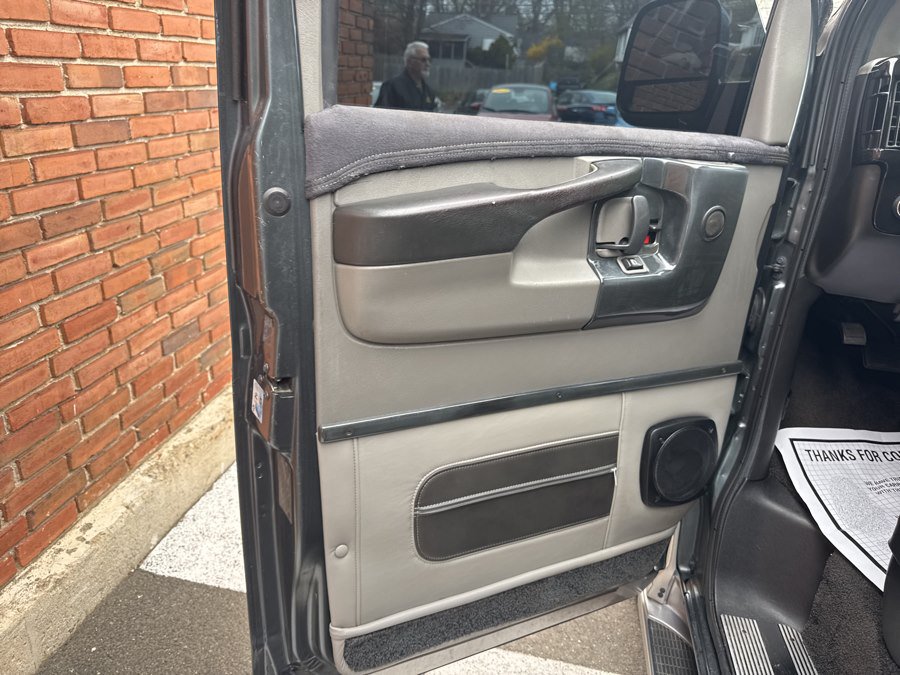 Used 2014 Chevrolet Express 2500 Extended RWD image 28