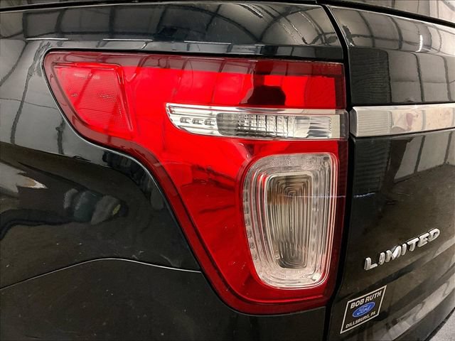 Used 2015 Ford Explorer Limited w/ Equipment Group 302A AWD/4WD image 30