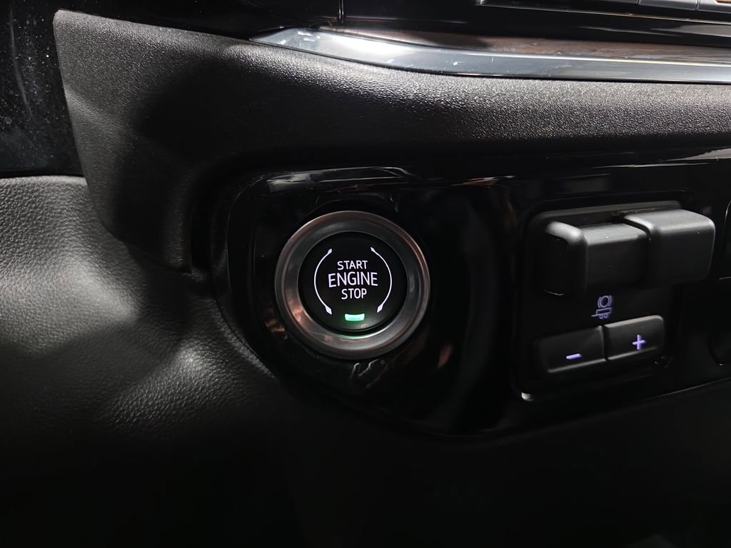 Certified 2025 GMC Sierra 1500 SLT image 21