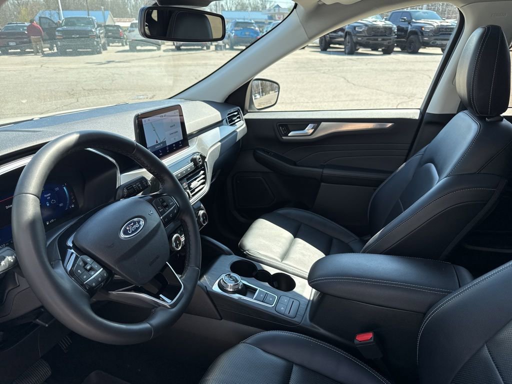 Used 2022 Ford Escape Titanium image 17