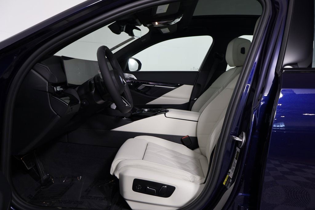 New 2026 BMW i5 eDrive40 w/ M Sport Package RWD image 5