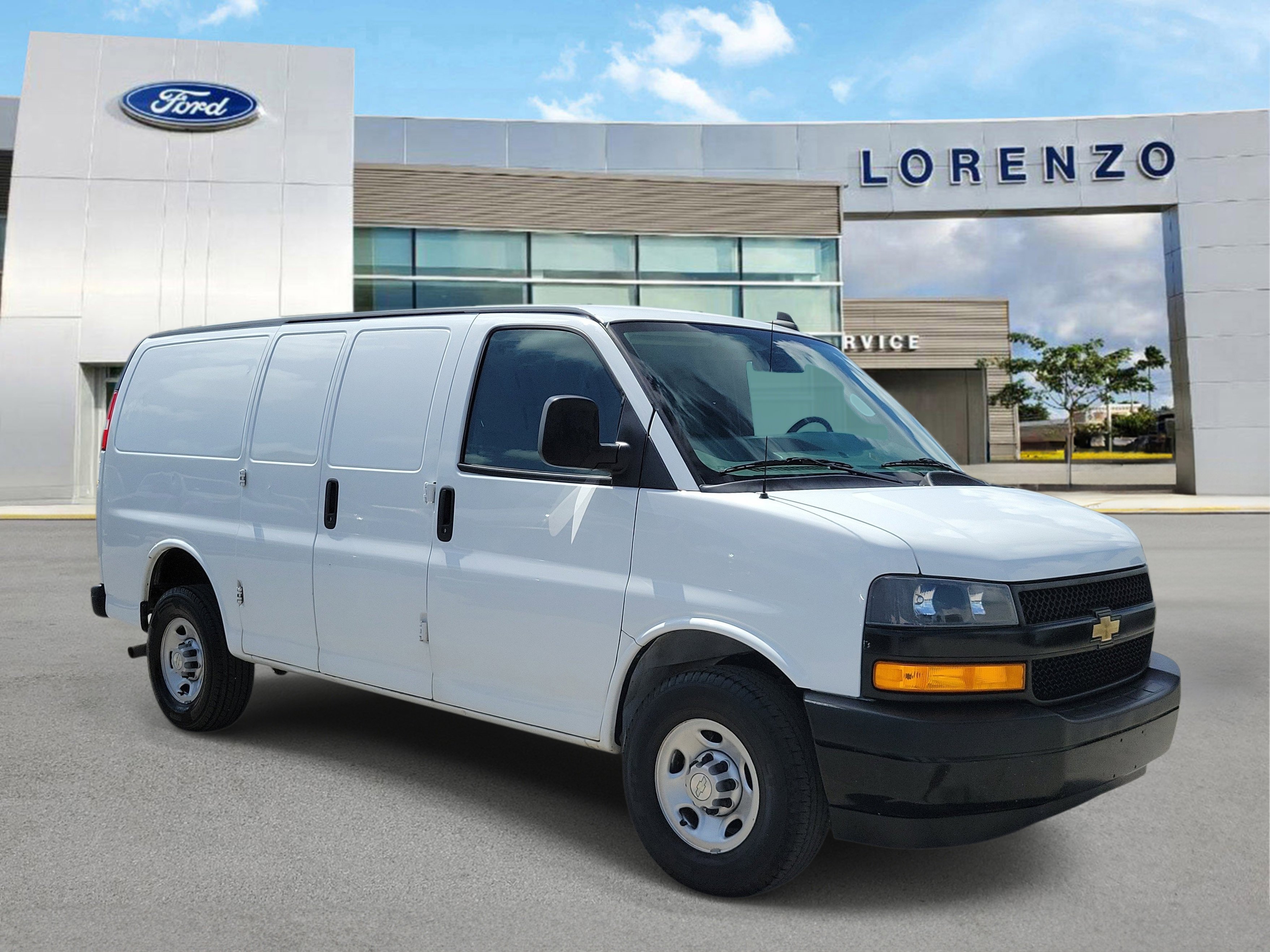 Used 2021 Chevrolet Express 2500 w/ Driver Convenience Package RWD image 3