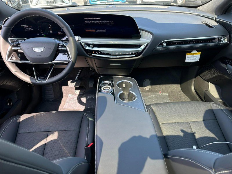 New 2025 Cadillac Lyriq Luxury image 10