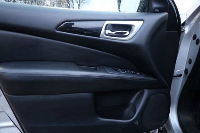 Used 2019 Nissan Pathfinder SV image 20