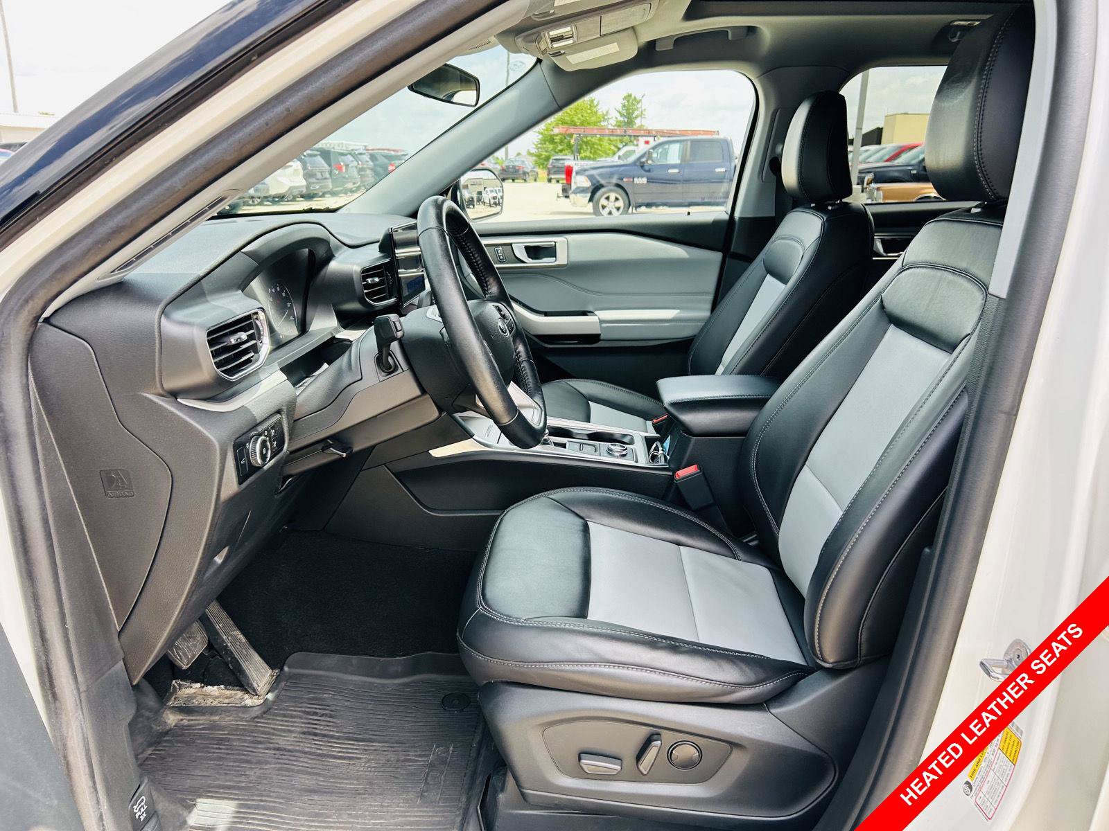 Used 2023 Ford Explorer XLT w/ Equipment Group 202A AWD/4WD image 3