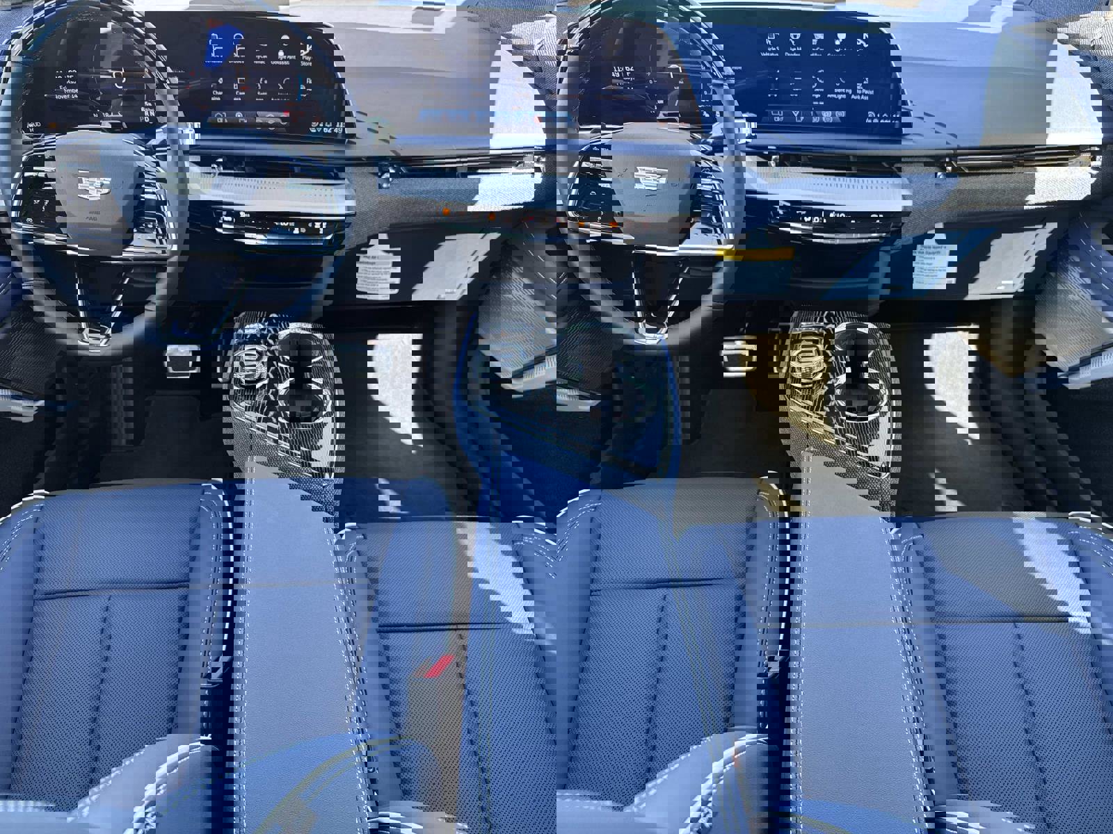 New 2026 Cadillac Optiq Luxury 2 image 15