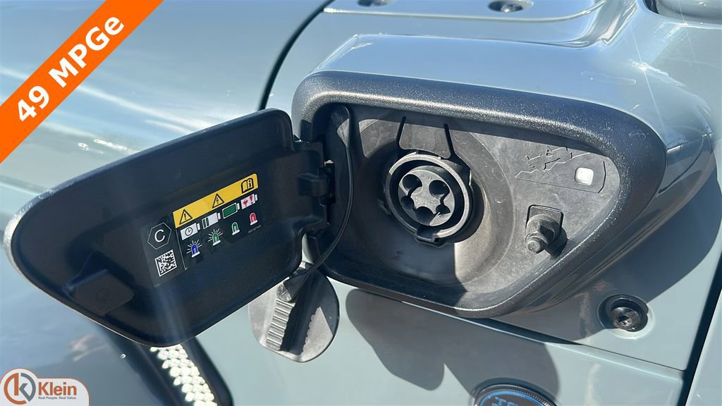 Used 2025 Jeep Wrangler Unlimited Sahara w/ Safety Group image 12
