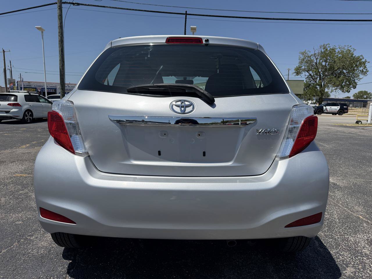Used 2014 Toyota Yaris L FWD image 6