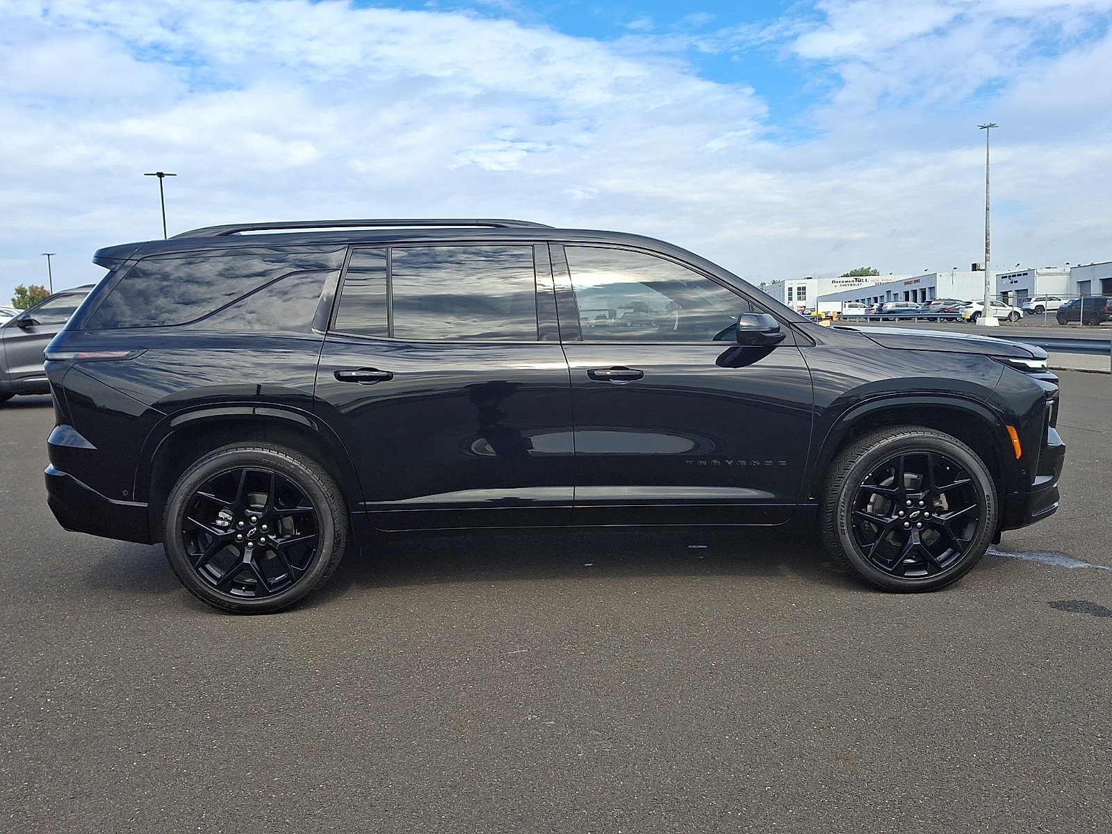 Used 2025 Chevrolet Traverse RS w/ LPO, Floor Liner Package FWD image 7