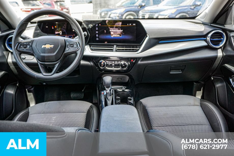 Used 2025 Chevrolet Trax LT FWD image 24