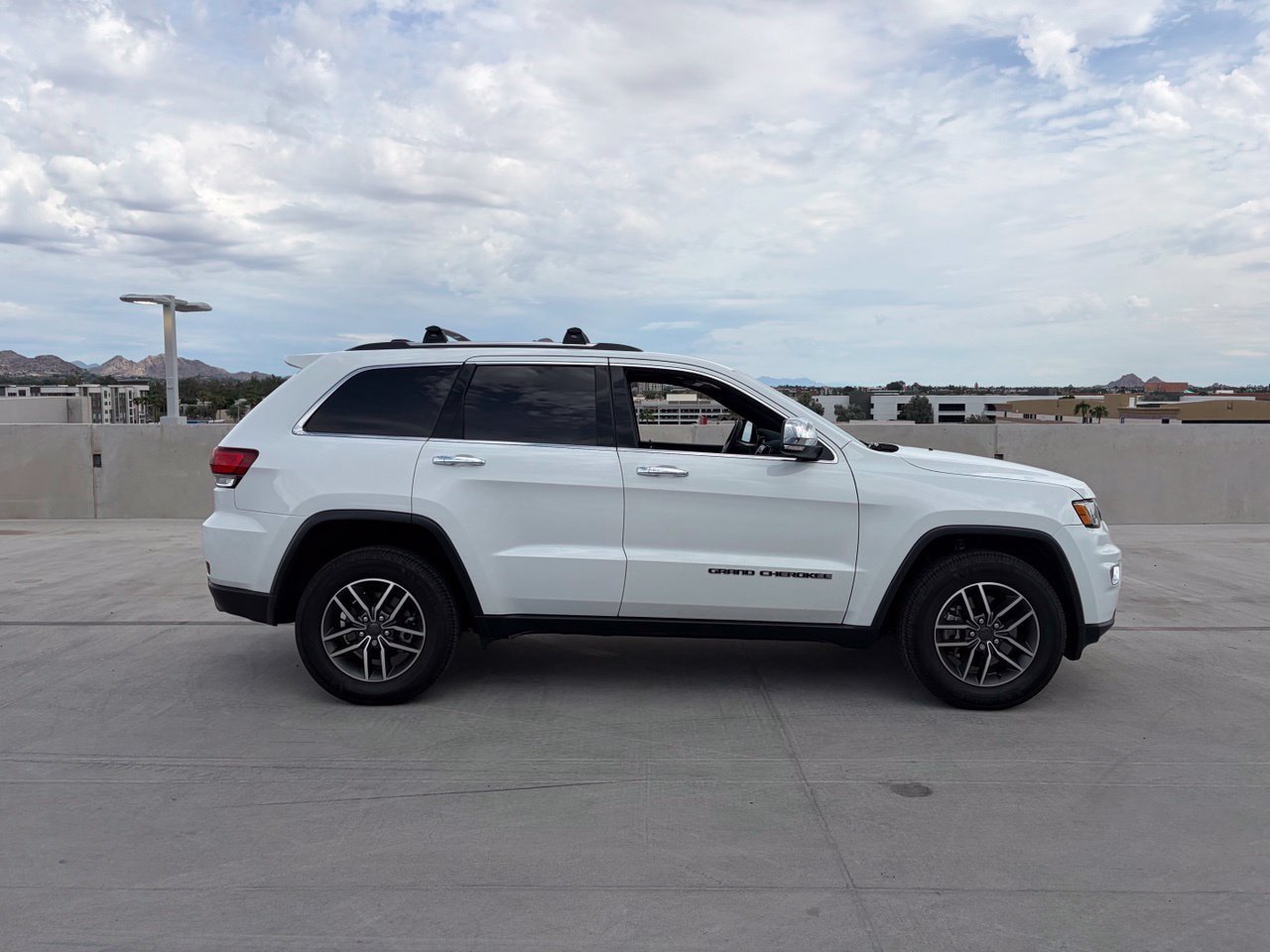 Used 2021 Jeep Grand Cherokee Limited AWD/4WD image 3