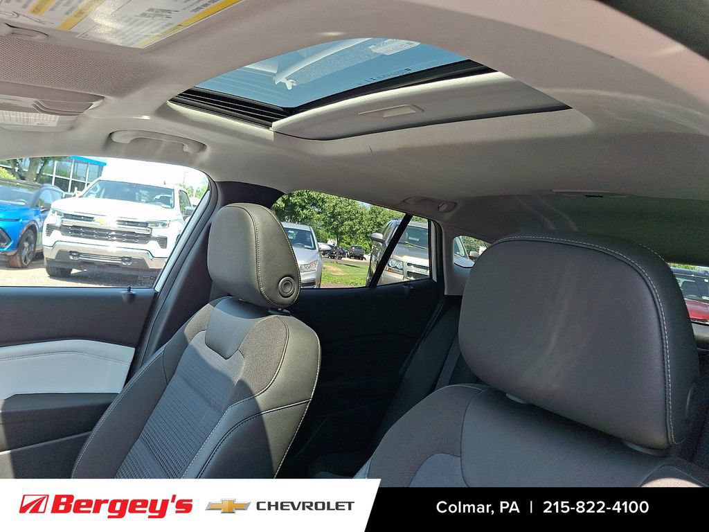 Certified 2024 Chevrolet Trax LT w/ Sunroof Package FWD image 16