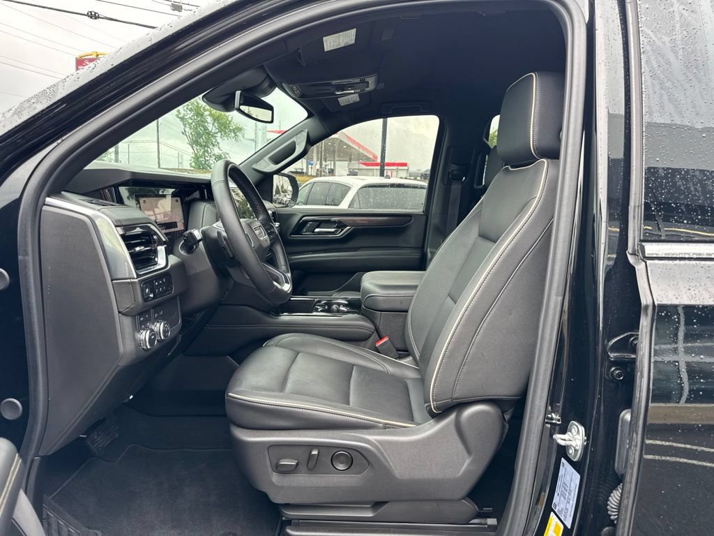 Used 2025 GMC Yukon Elevation AWD/4WD image 13