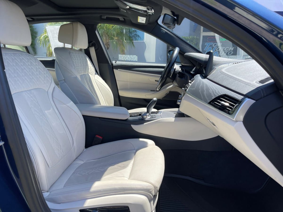 Used 2022 BMW 530e w/ Executive Package RWD image 21