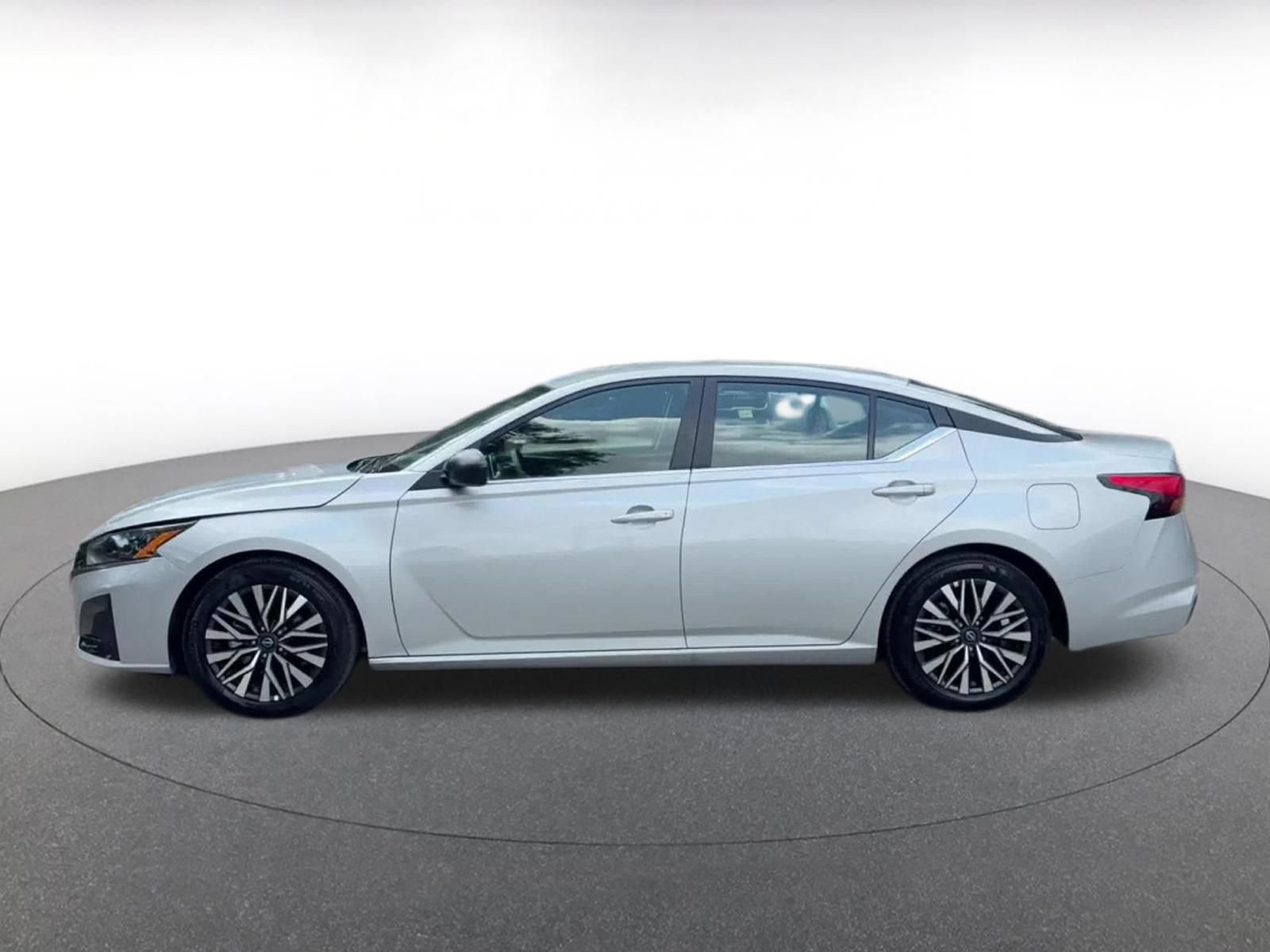 Used 2026 Nissan Altima 2.5 SV FWD image 9