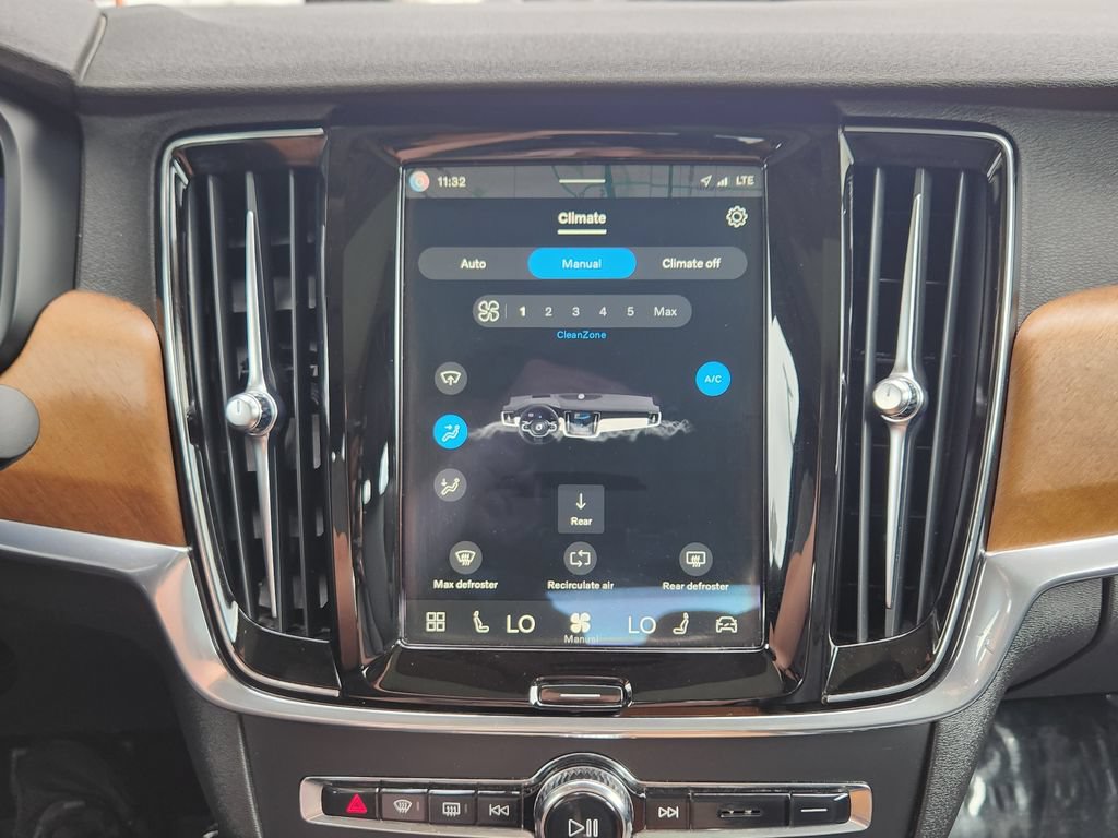 Used 2022 Volvo S90 B6 Momentum AWD/4WD image 10