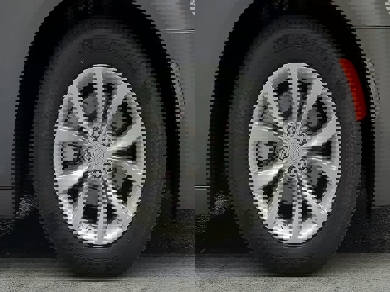 Used 2023 Chrysler 300 Touring w/ Safetytec Plus Group RWD image 13