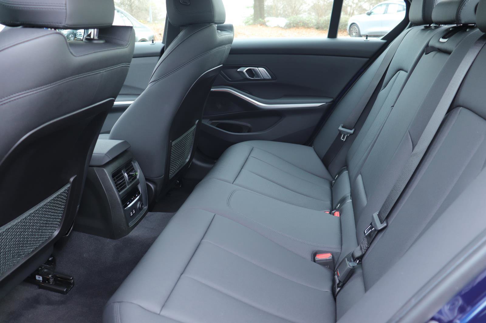 Used 2020 BMW 330i Sedan w/ Premium Package image 13