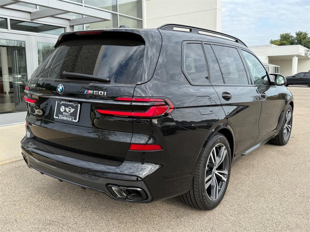New 2026 BMW X7 M60i image 3