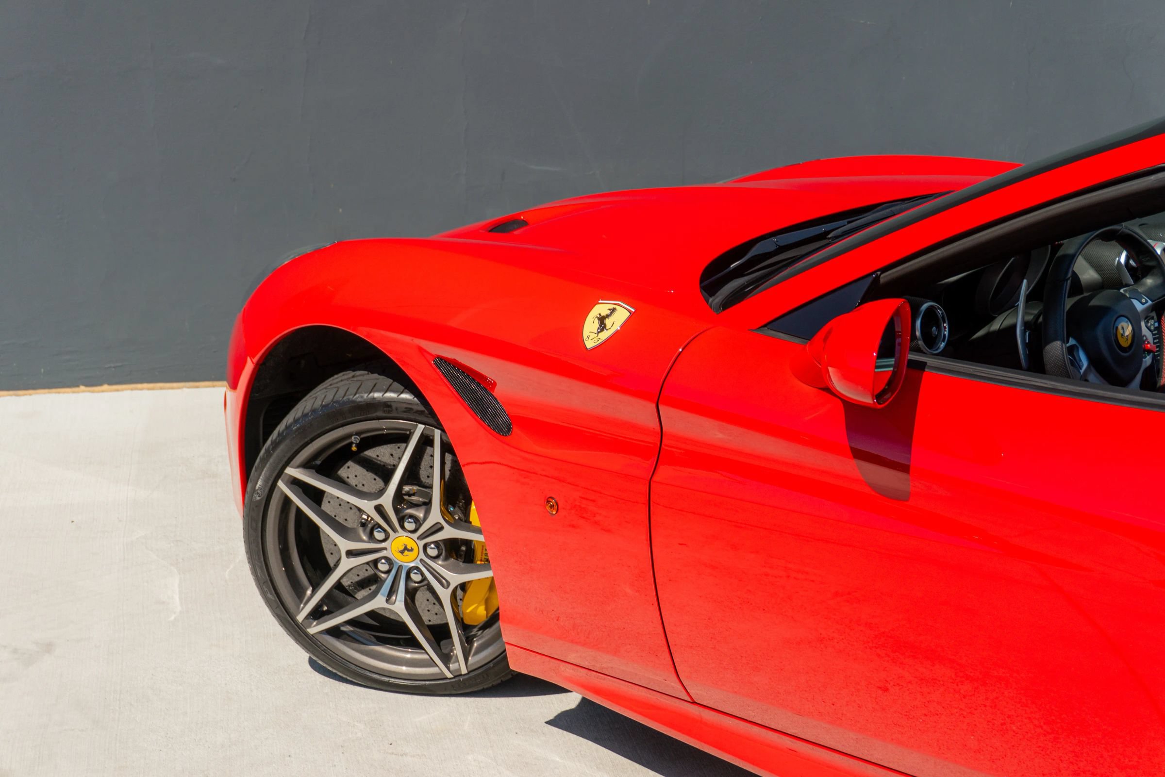 Used 2017 Ferrari California T RWD image 46