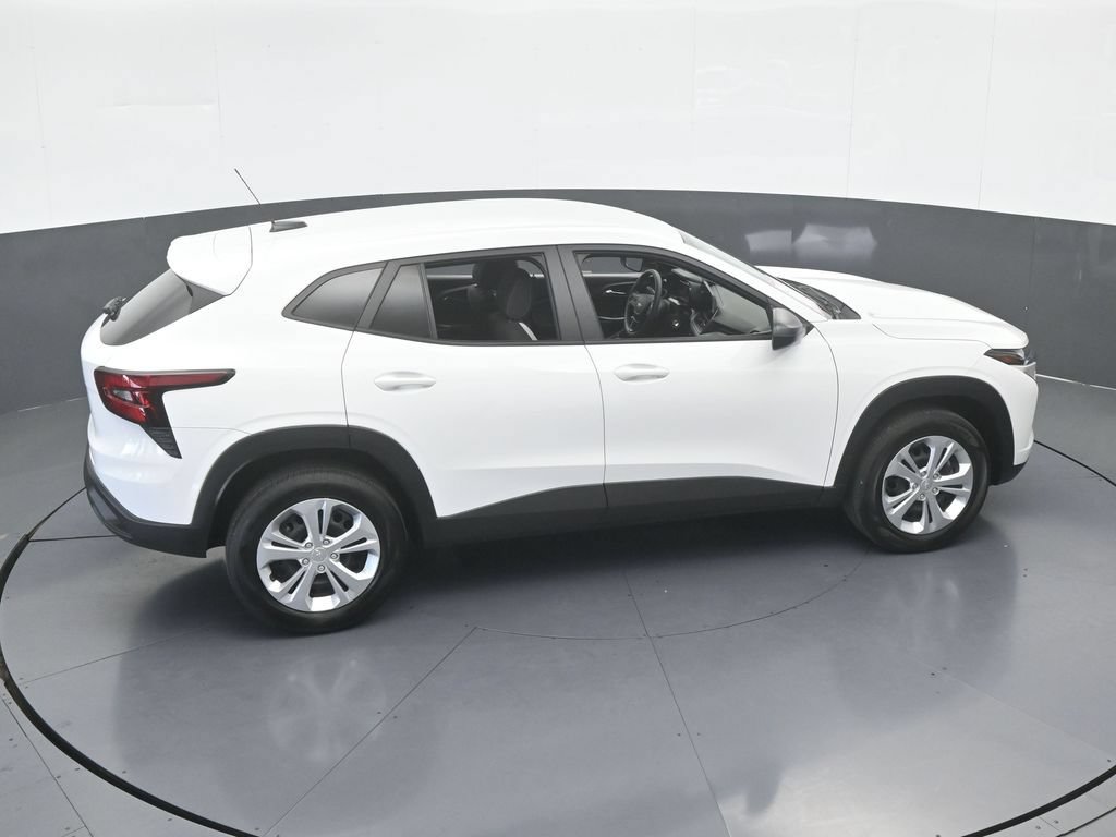 Used 2025 Chevrolet Trax LS FWD image 44