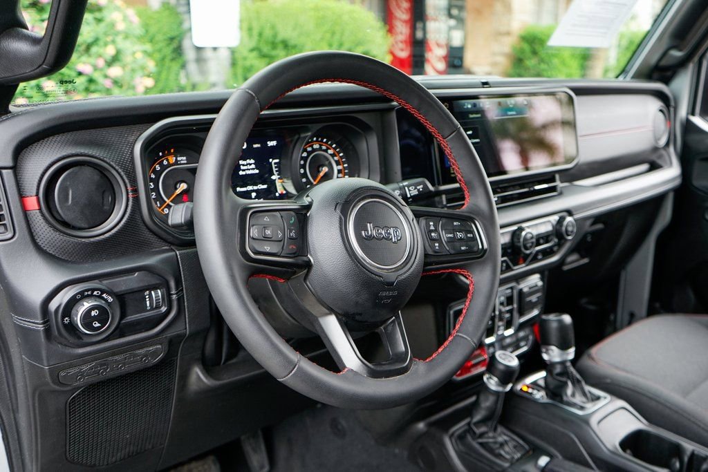 Used 2024 Jeep Gladiator Rubicon w/ Convenience Group AWD/4WD image 19