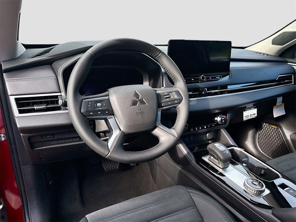 New 2025 Mitsubishi Outlander SE image 9