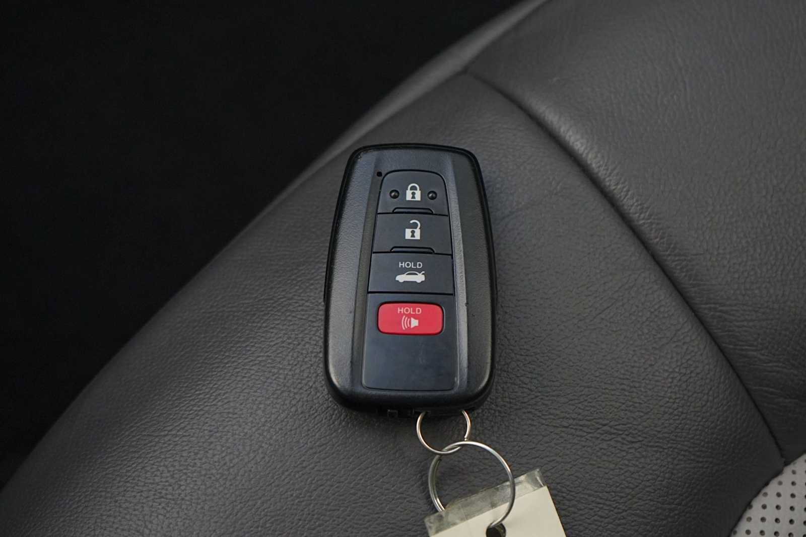Used 2020 Toyota Camry XLE FWD image 28