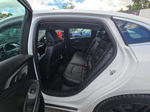 Used 2020 Chevrolet Malibu LT w/ Leather Package FWD image 7