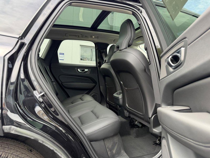 Certified 2023 Volvo XC60 B5 Plus w/ Climate Package AWD/4WD image 11