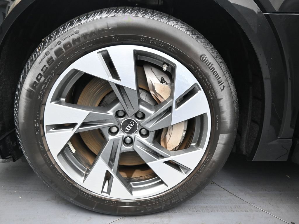 Used 2022 Audi e-tron Premium Plus w/ Premium Plus Package image 36