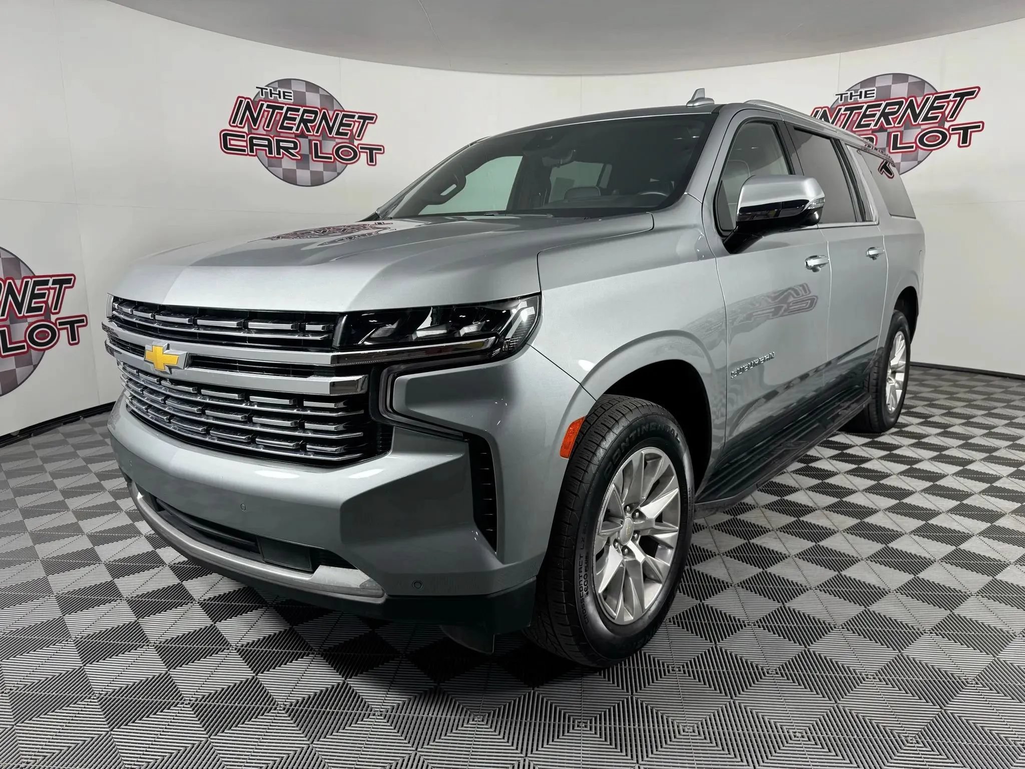 Used 2024 Chevrolet Suburban Premier AWD/4WD image 3