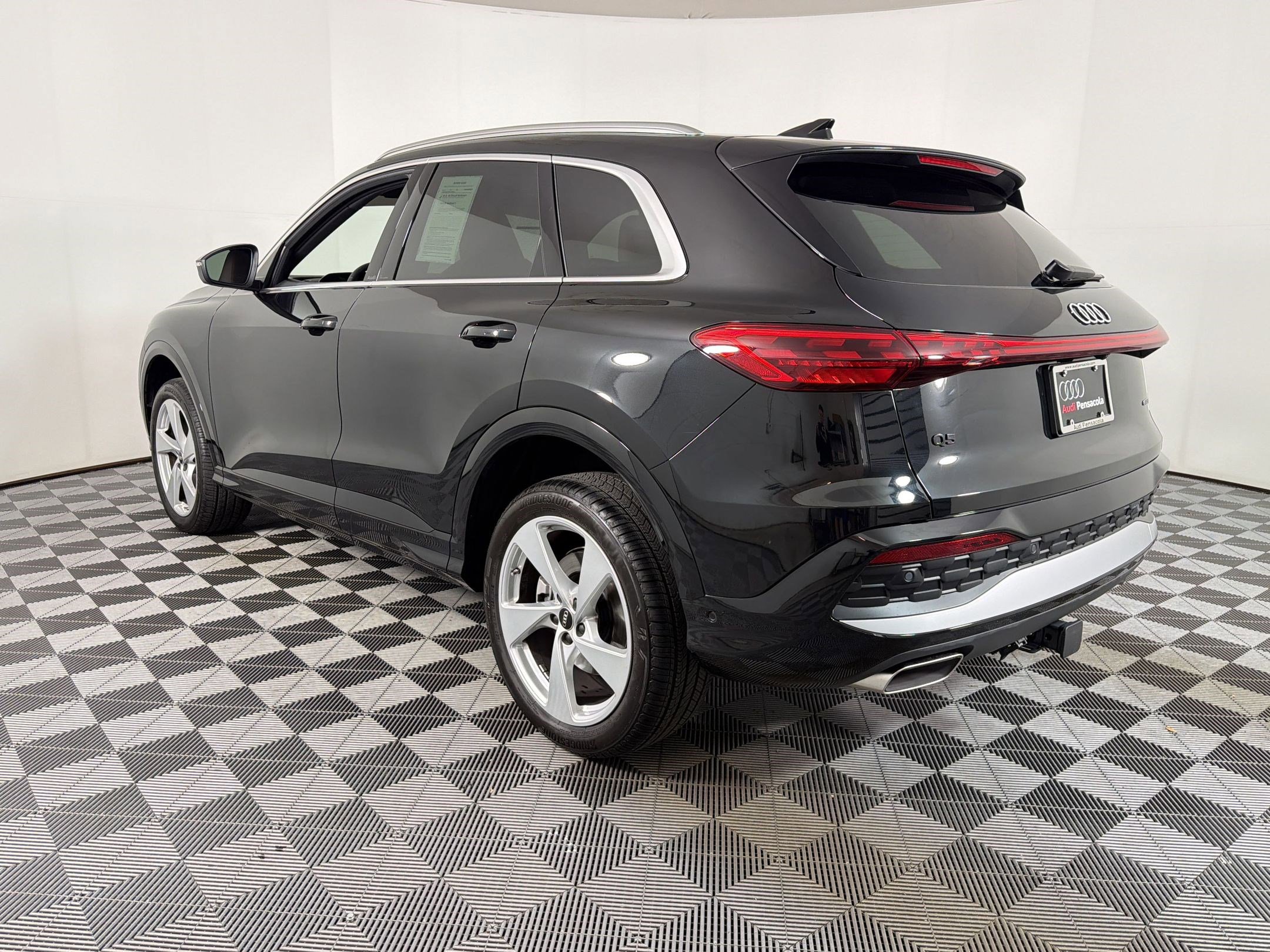 Certified 2025 Audi Q5 Premium Plus image 3
